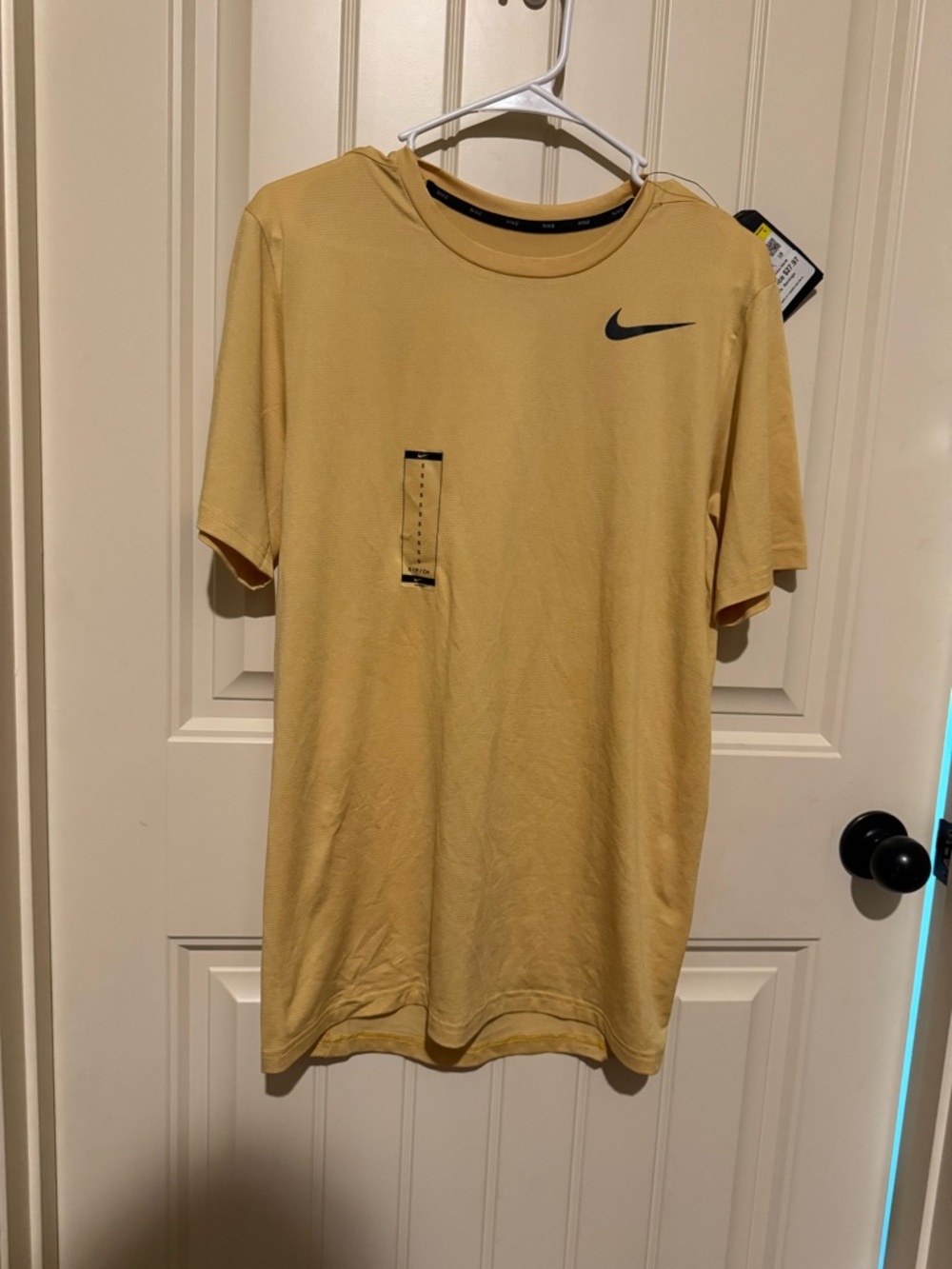 Nike Dri-Fit Men’s Light Yellow Short Sleeve Athletic Tee. NWT